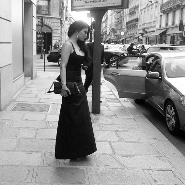 هيفا وهبي تخطف الأنفاس بإطلالاتها الأنيقة في شوارع باريس