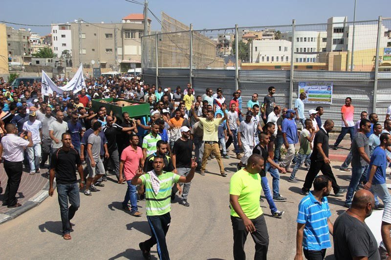 جسر الزرقاء: جنازة المرحوم رامي إسكندر (24 عامًا) تتحوّل إلى مسيرة ضد العنف